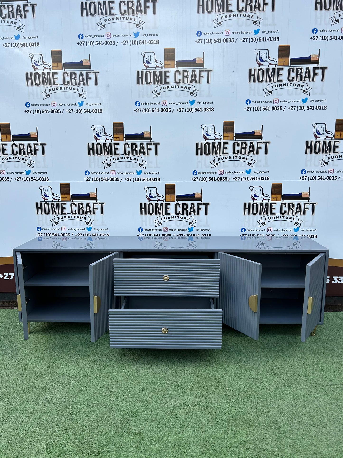 4 Doors & 2 Drawer Tv Stand