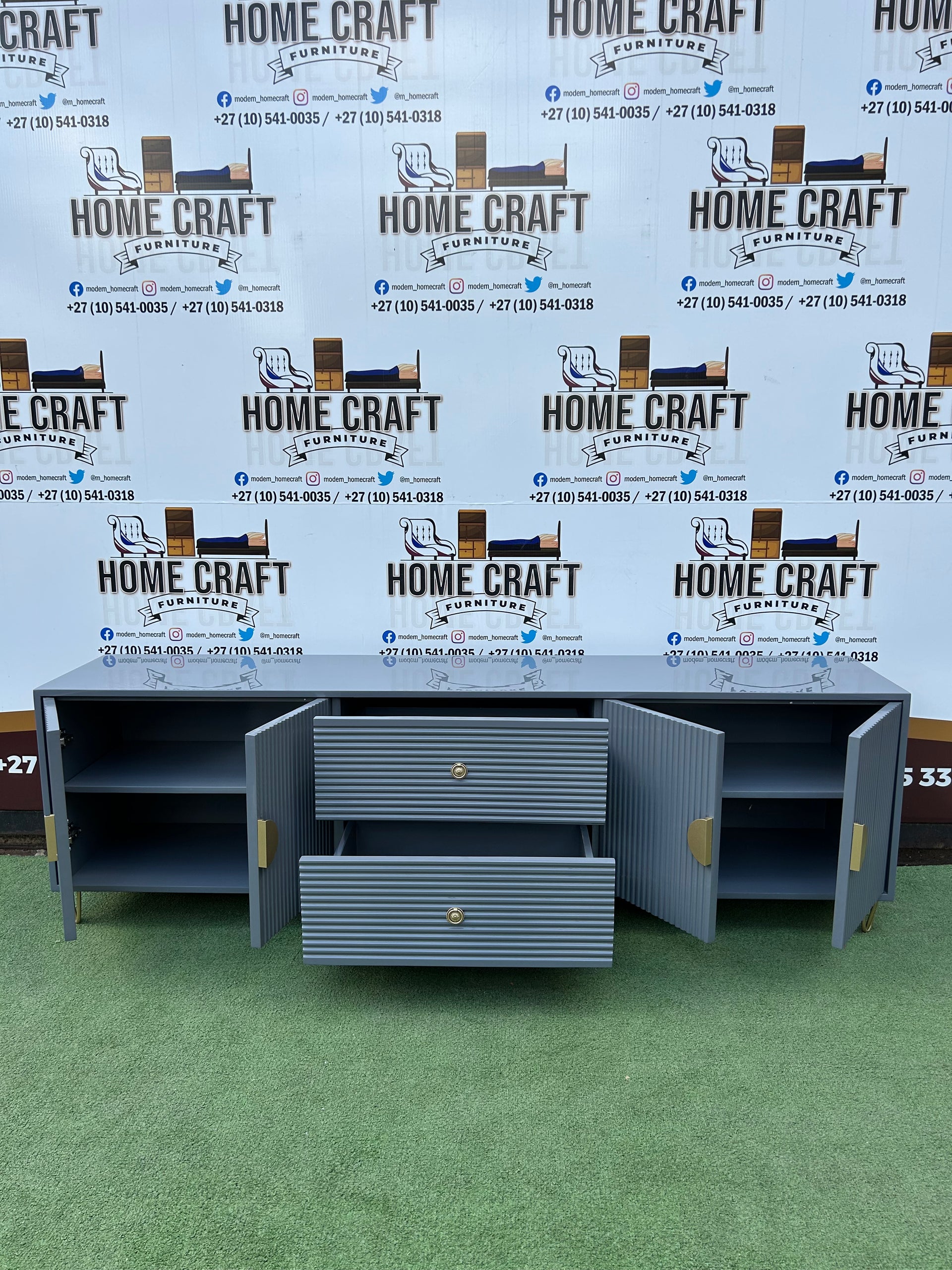 4 Doors & 2 Drawer Tv Stand