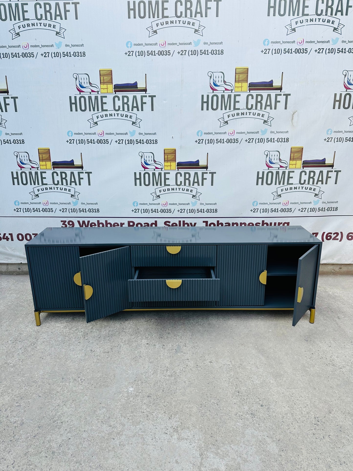 4 Door and 3 Drawer Tv Stand