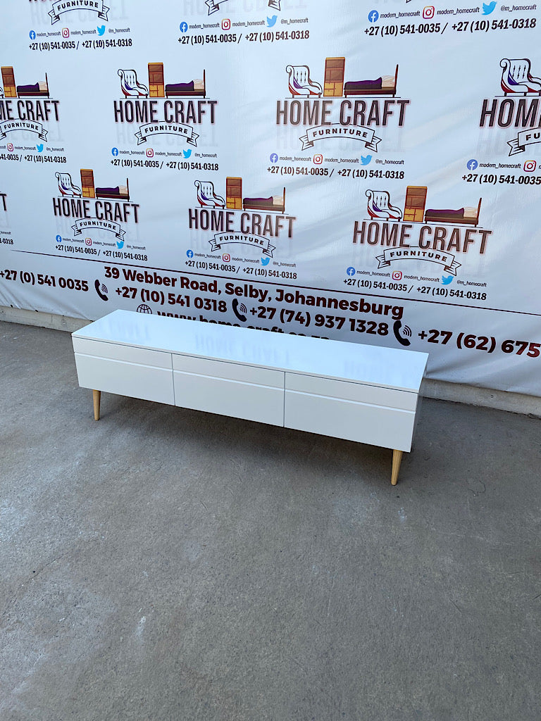 Ivy- 3 Drawer - Oak Tv Stand