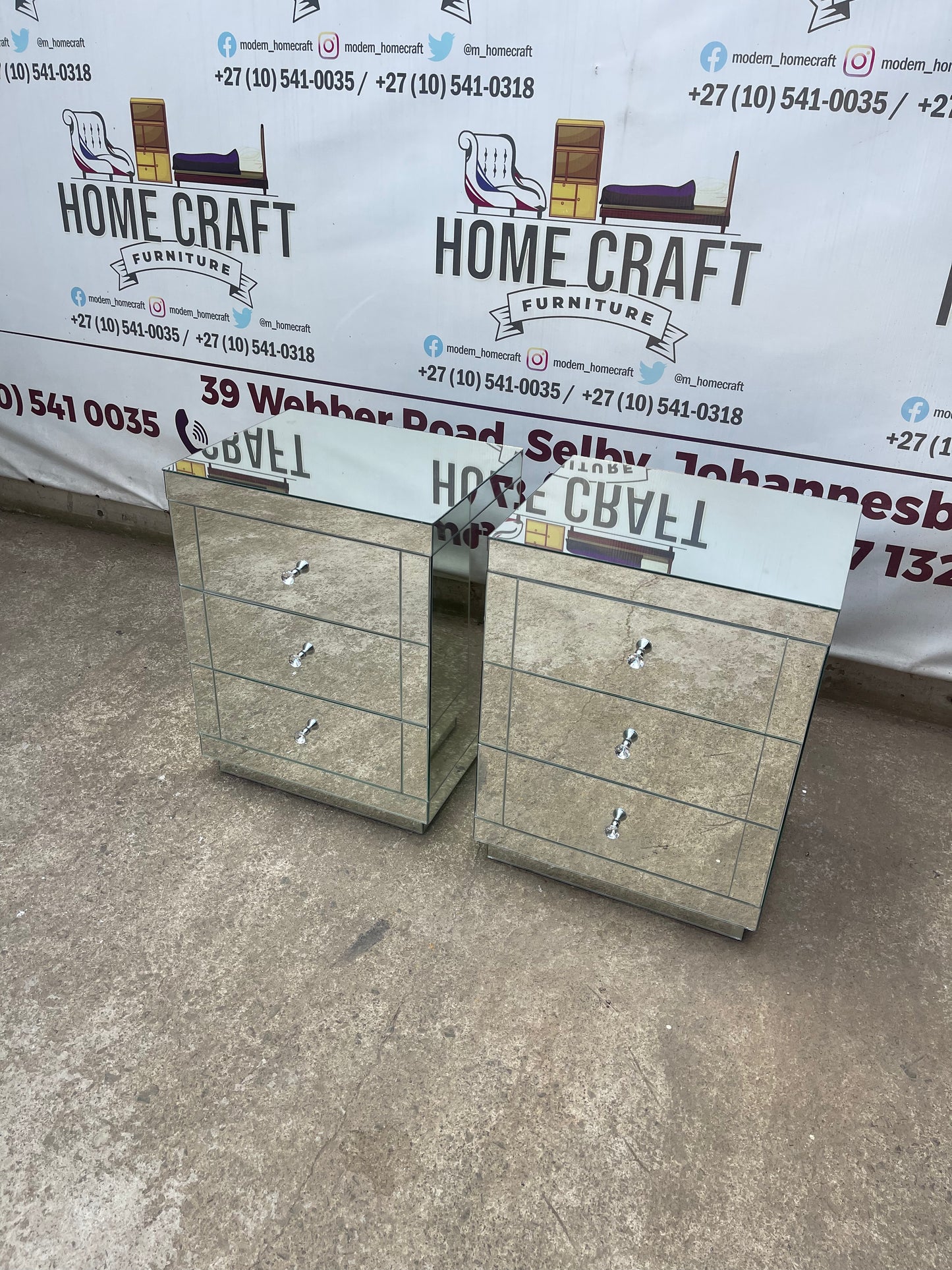 Mirror Pedestals (Line Design)