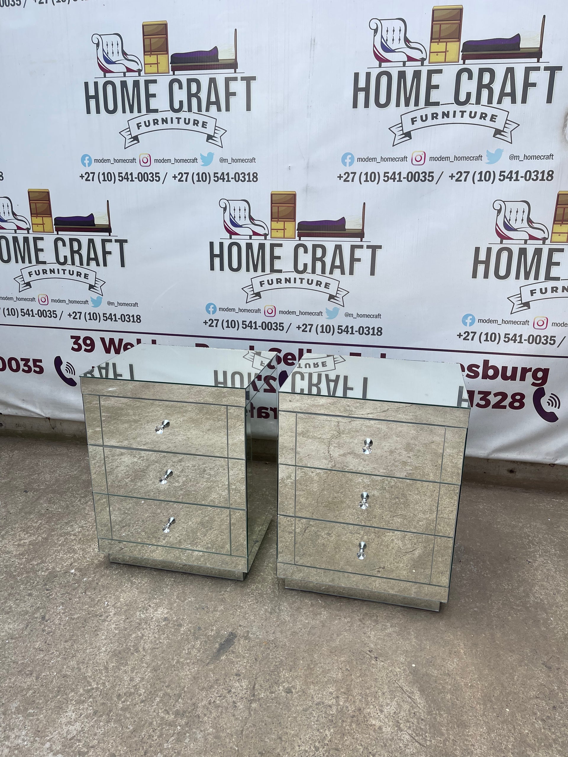 Mirror Pedestals (Line Design)