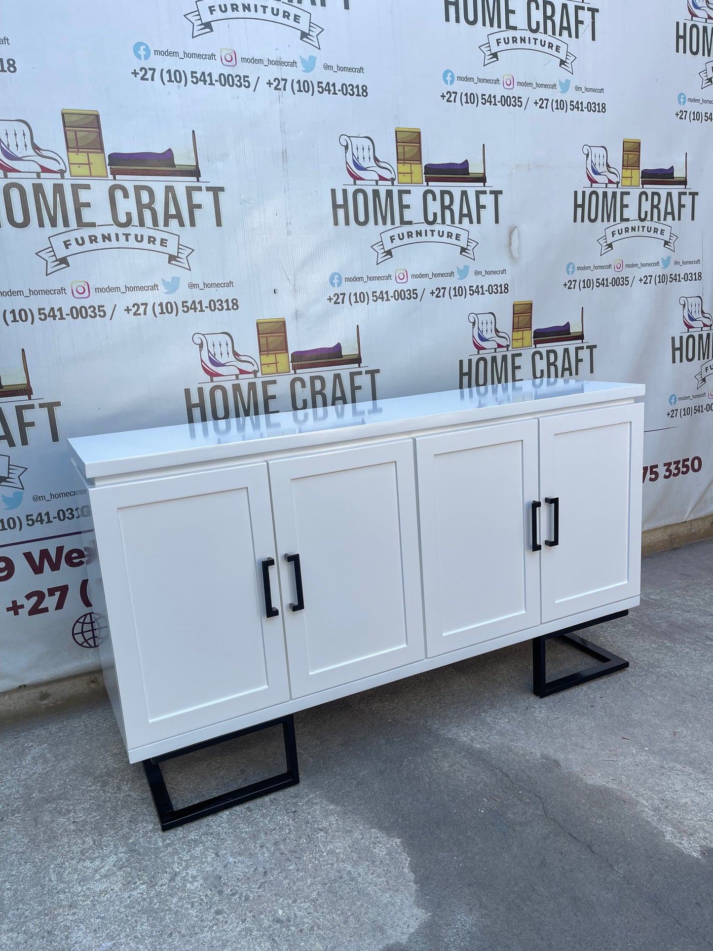 Plush Server (Black) - 4 Doors With Shelves