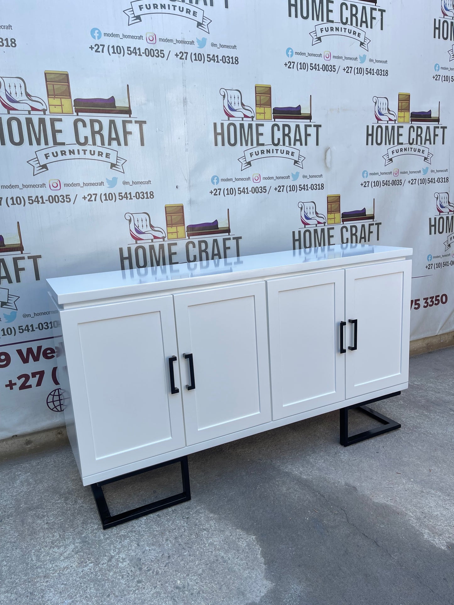 Plush Server (Black) - 4 Doors With Shelves