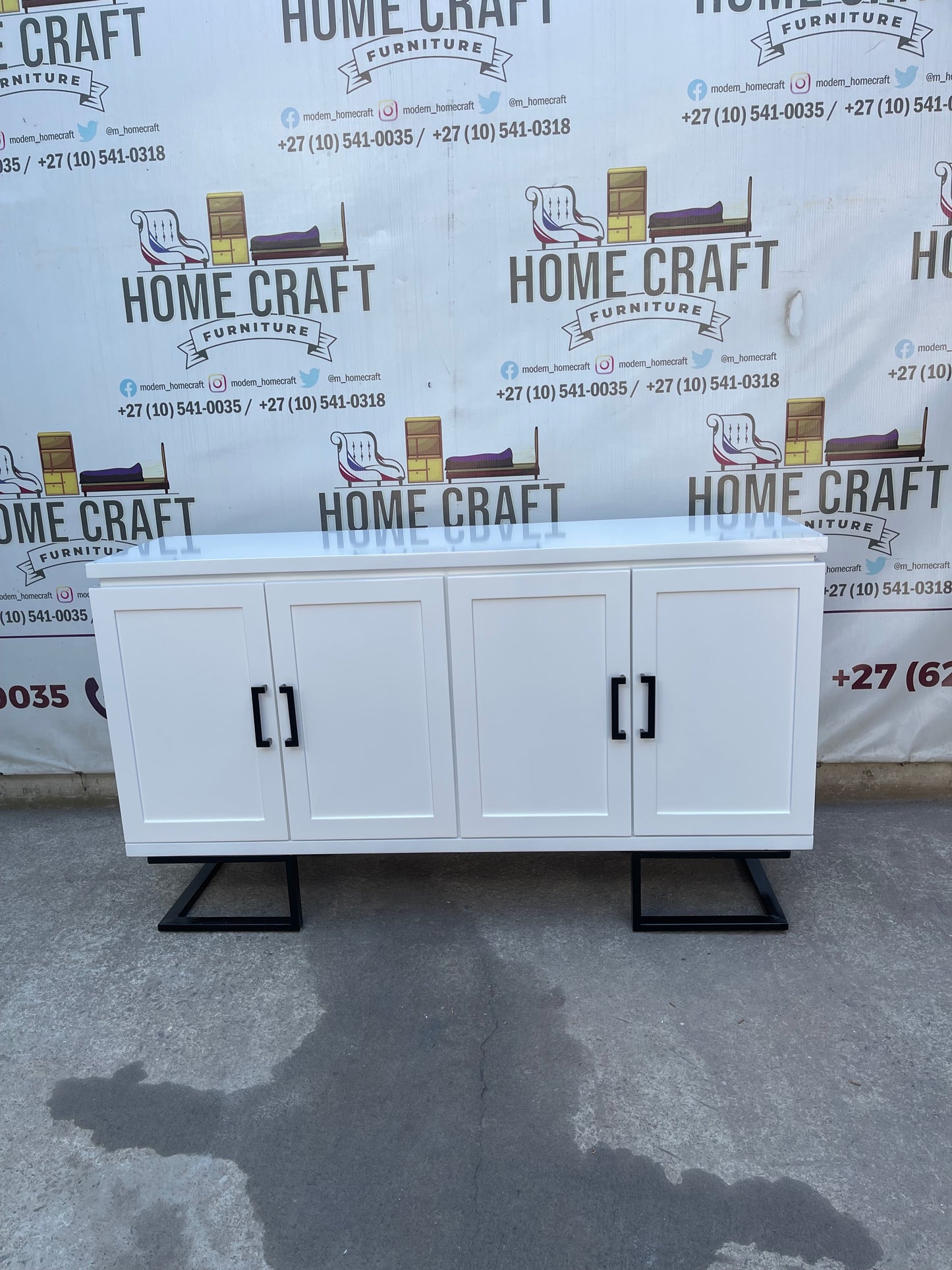 Plush Server (Black) - 4 Doors With Shelves