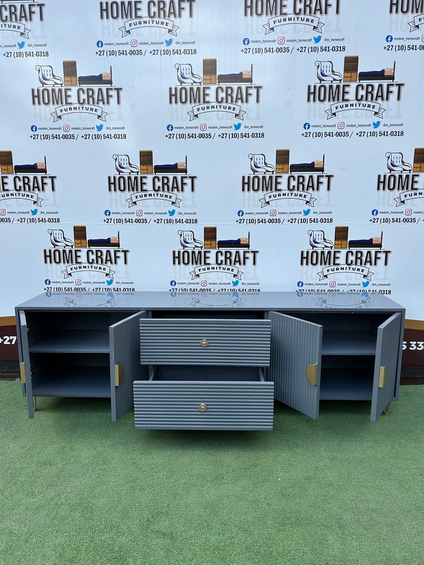 4 Doors & 2 Drawer Tv Stand