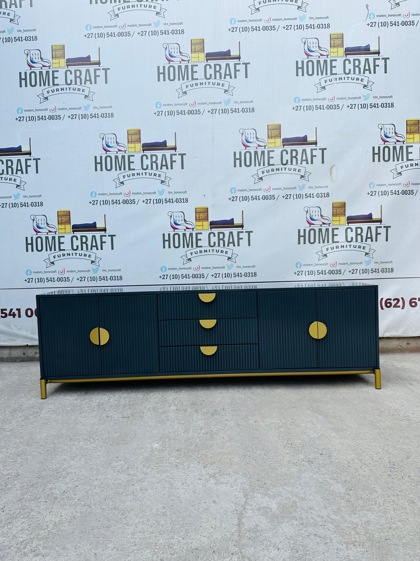 4 Door and 3 Drawer Tv Stand