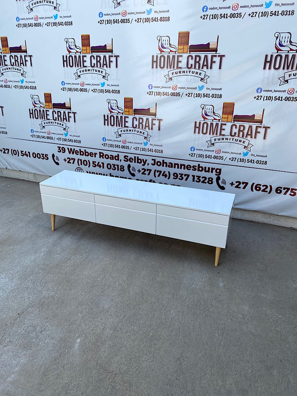 Ivy- 3 Drawer - Oak Tv Stand