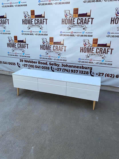 Ivy- 3 Drawer - Oak Tv Stand