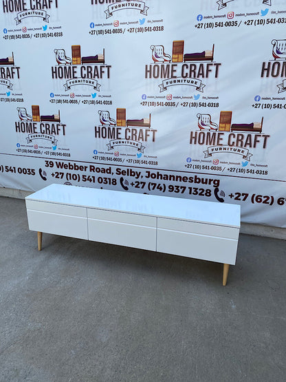 Ivy- 3 Drawer - Oak Tv Stand