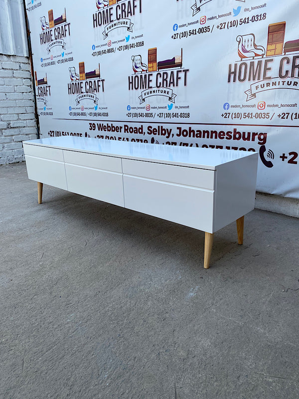 Ivy- 3 Drawer - Oak Tv Stand