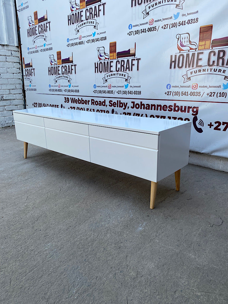 Ivy- 3 Drawer - Oak Tv Stand