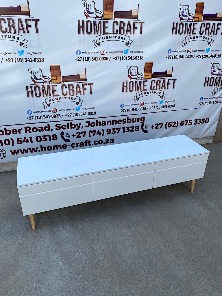 Ivy- 3 Drawer - Oak Tv Stand