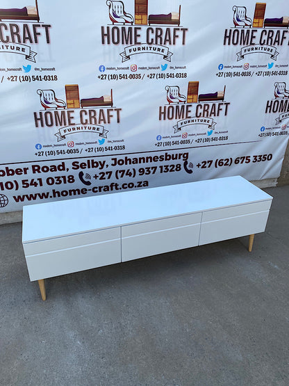 Ivy- 3 Drawer - Oak Tv Stand