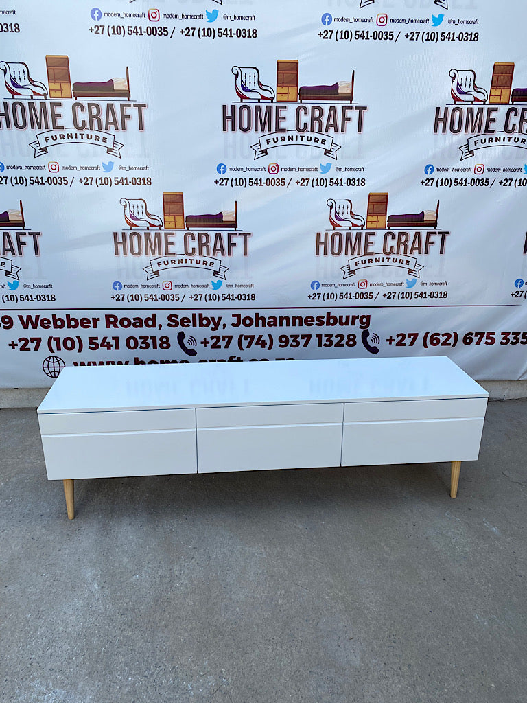 Ivy- 3 Drawer - Oak Tv Stand