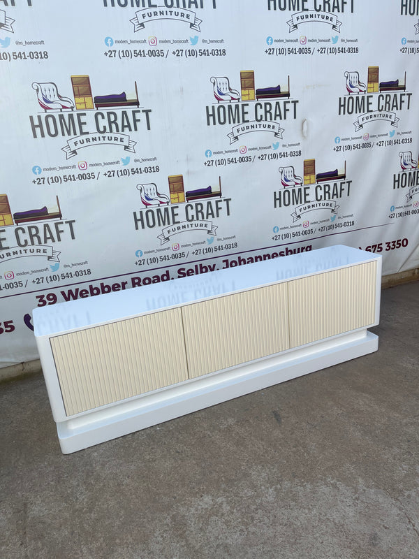 3 Drawer Tv Stand (With Lines)