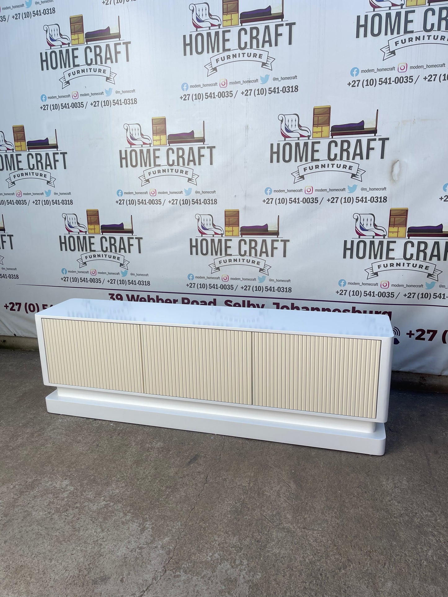 3 Drawer Tv Stand (With Lines)