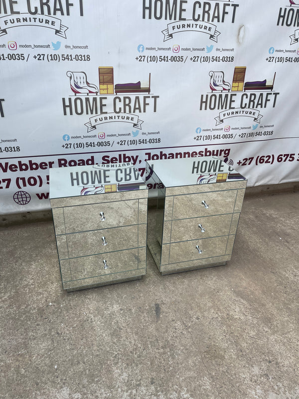 Mirror Pedestals (Line Design)