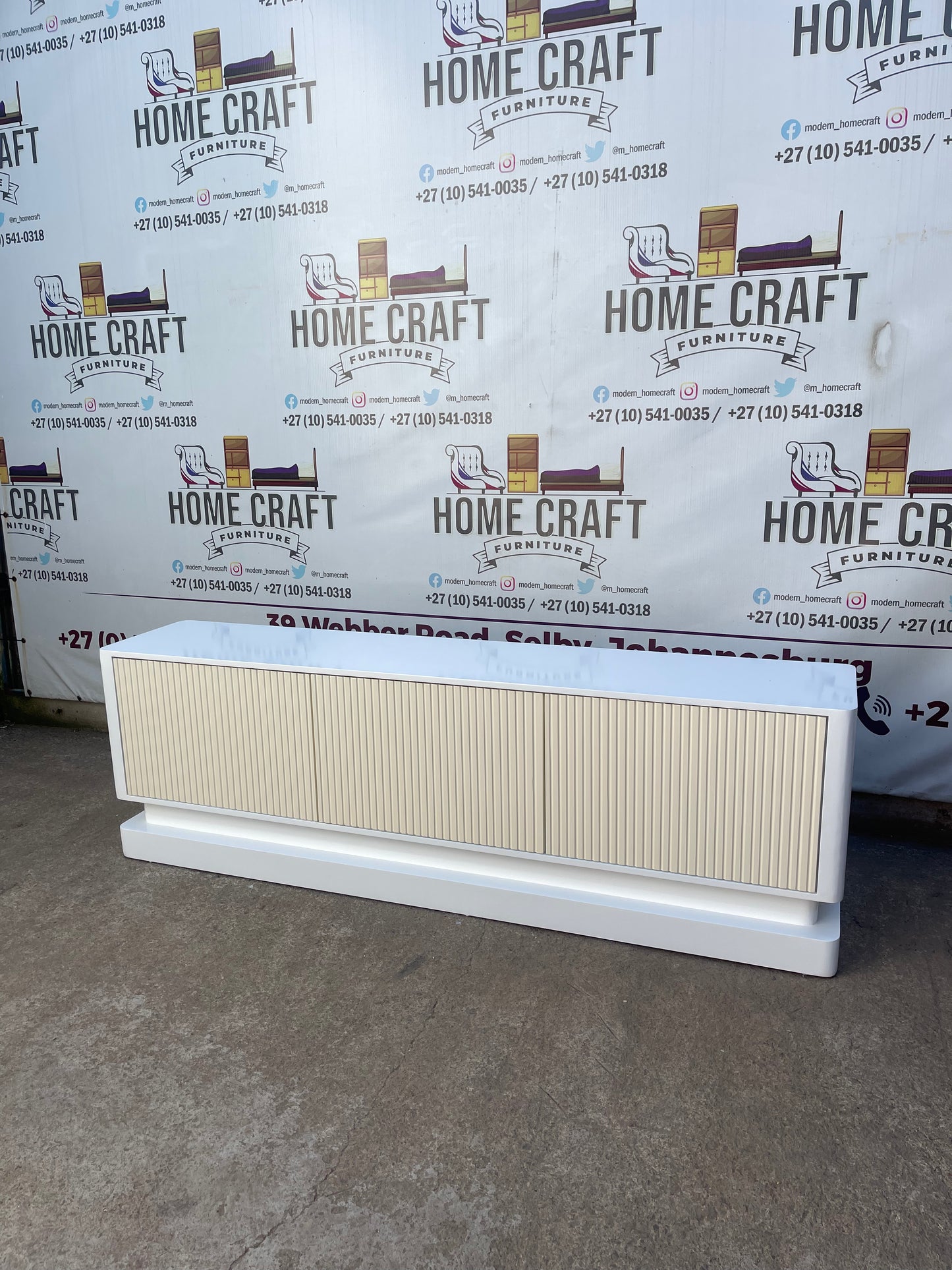 3 Drawer Tv Stand (With Lines)