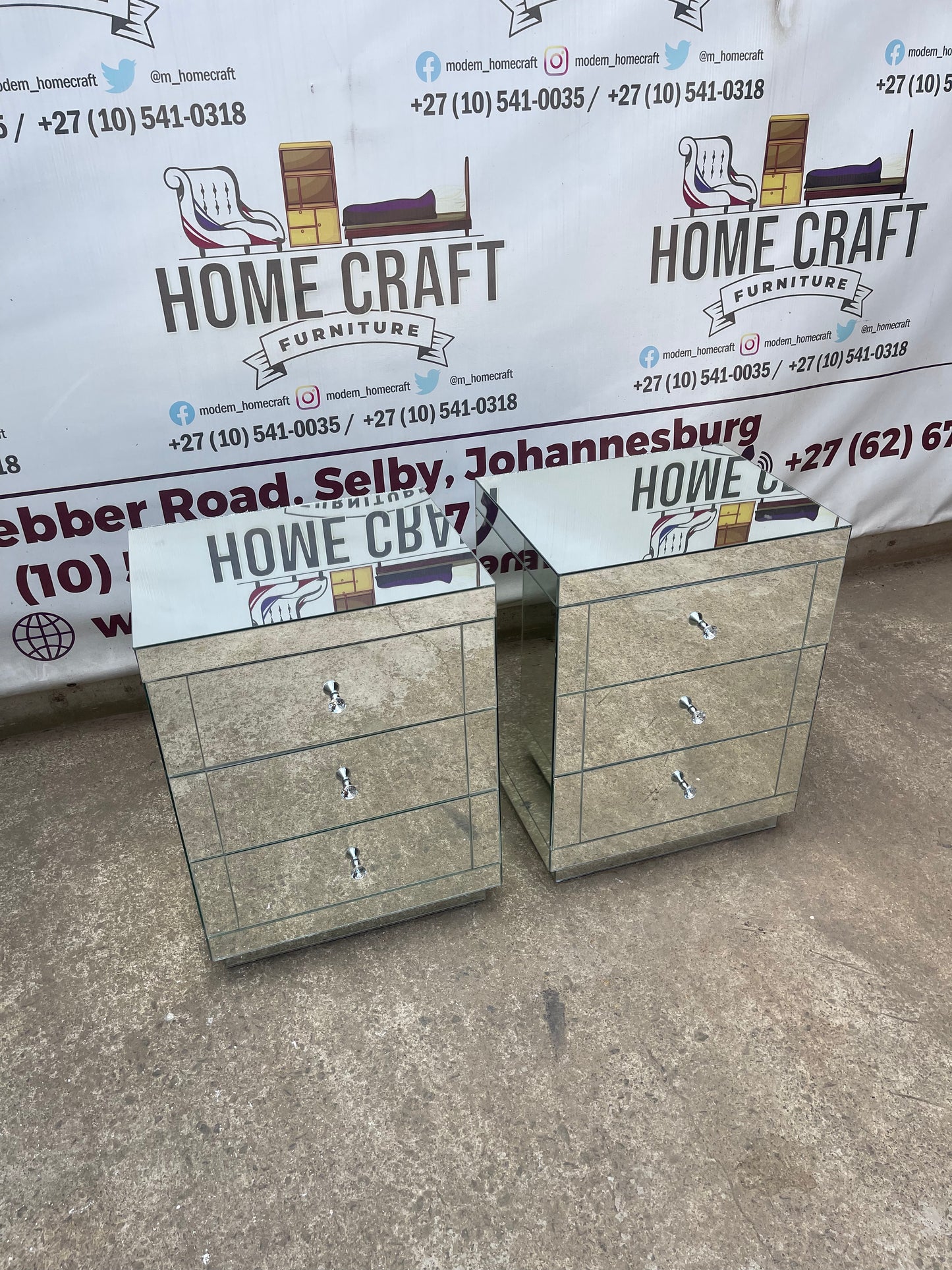 Mirror Pedestals (Line Design)